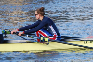 women rowing with strong trunk positions