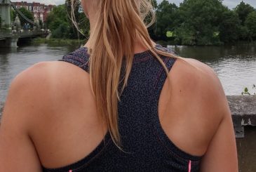 woman's shoulders