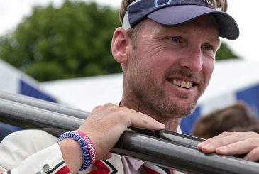 Sander Smulders carrying blades wearing Thames blazer