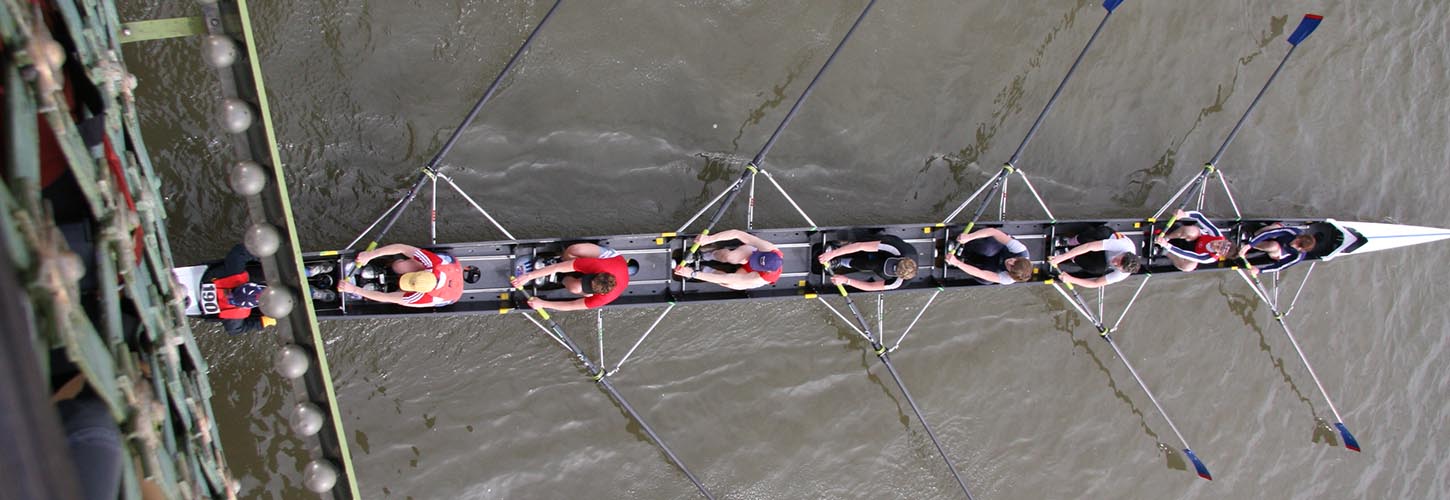 Women's eight going under Hammersmith Bridge