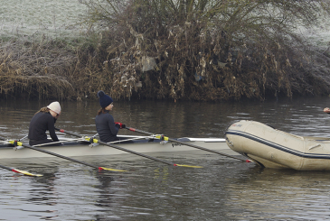 man coaching quad from rib